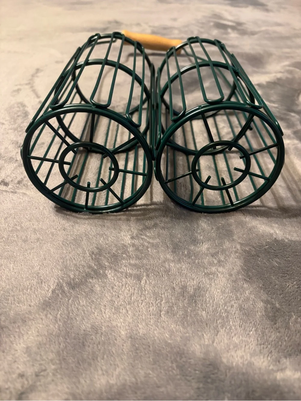 Green Metal Wire Double Bottle Swinging Caddy with Wooden Handle